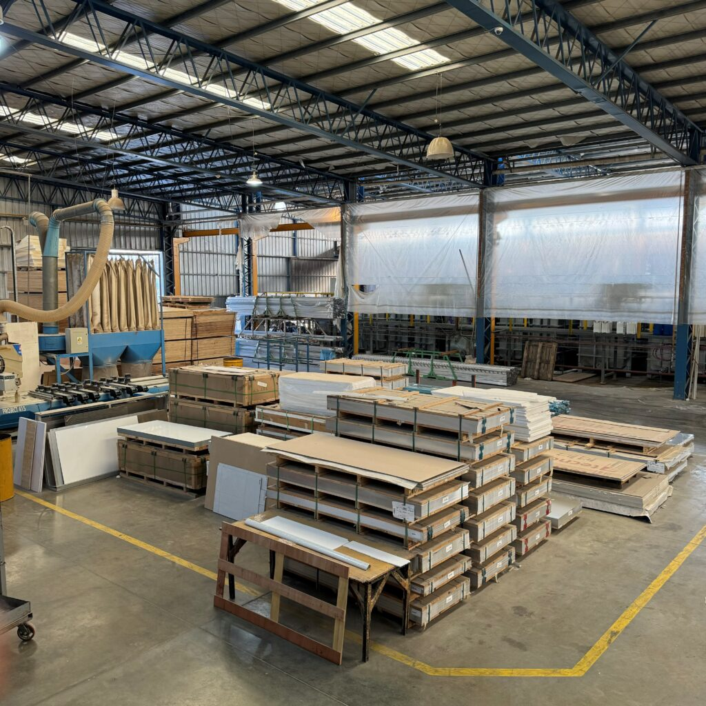 Depósito de chapas de aluminio